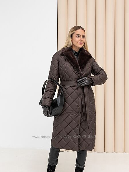 Пальто женское стеганое утепленное зимнее с меховым воротником, шоколадное