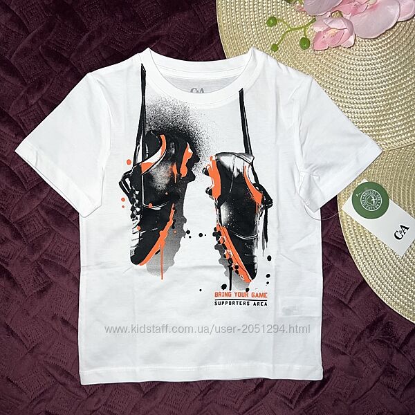 Футболка  білого кольору з принтом для хлопчика Розмір 110 см.