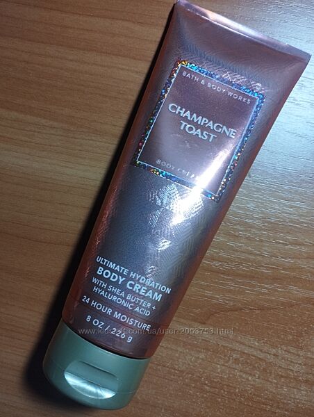 Зволожуючий парфумований крем Bath and Body - Champagne Toast