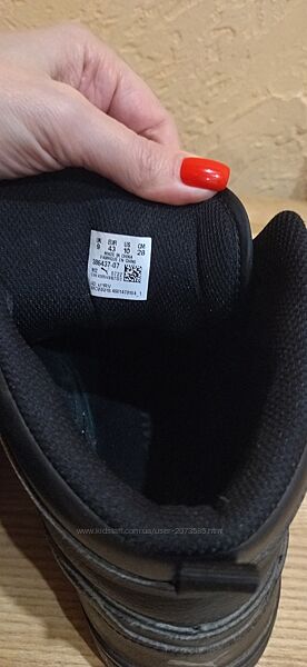 Високі кросівки 