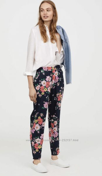 Яркие синие летние женские брюки в цветы H&M