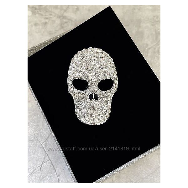 Эффектная брошь в виде серебряного черепа, брошь череп камни стразы