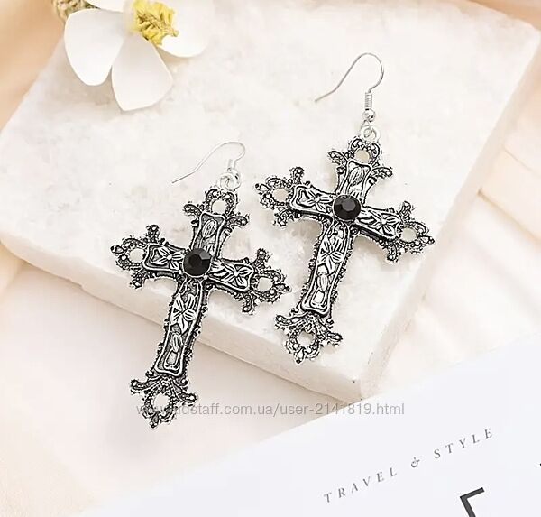 Стильные готические серьги кресты, серьги кресты с черными камнями, серьги