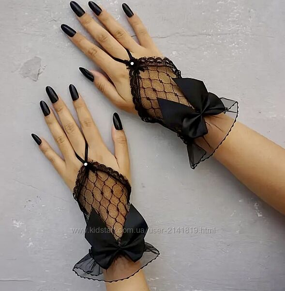 Черные короткие перчатки с петелькой на средний палец, ажурные перчатки