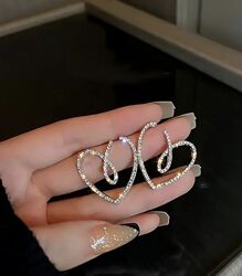 Нежные серьги в форме сердечек, блестящие серьги сердечки стразы
