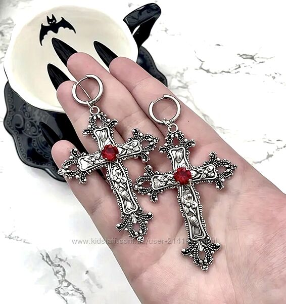 Эффектные готические кресты с красным камнем, серьги кресты готика