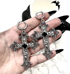 Эффектные готические кресты с черным камнем, серьги кресты готика