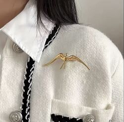 Стильная изящная брошь золотая птица, брошка ласточка, брошка птичка