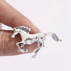 Мини брошка с изображением коня, брошь симвог 2026 года, брошь лошадь