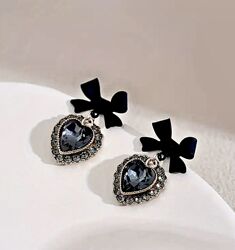 Изящные сережки с бантиками и сердечком, серьги гвоздики