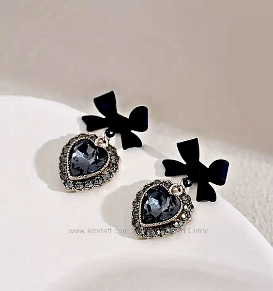 Изящные сережки с бантиками и сердечком, серьги гвоздики