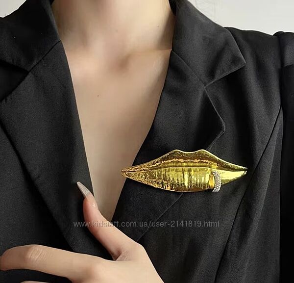 Массивная брошь в виде губ schiaparelli, брошка губы золотая стильная брошь