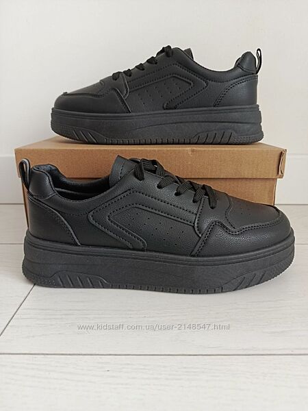 Кросівки жіночі чорні легкі зручні