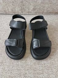 Комфортні чорні босоніжки жіночі на липучках