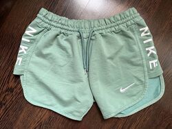 Спортивные шорты Nike