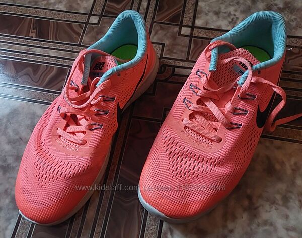 Жіночі кросівки Nike Free RN