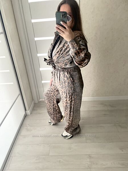 Костюм жіночий