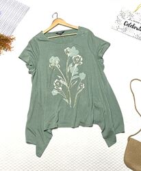 Футболка подовжена вільного крою з трикотажу від бренду Bonmarche 