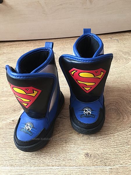 Классные мигающие сапожечки ботиночки для малыша тм. Superman