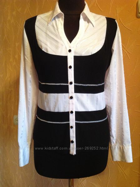 Нарядная блузка стрейчевая со вставками трикотажа. 