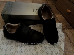 Продам нубуковые синие туфли на липучке Турецкой фабрики