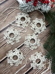 Новорічні іграшки різдвяні  Сніжинки-зірочки ручної роботи макраме 