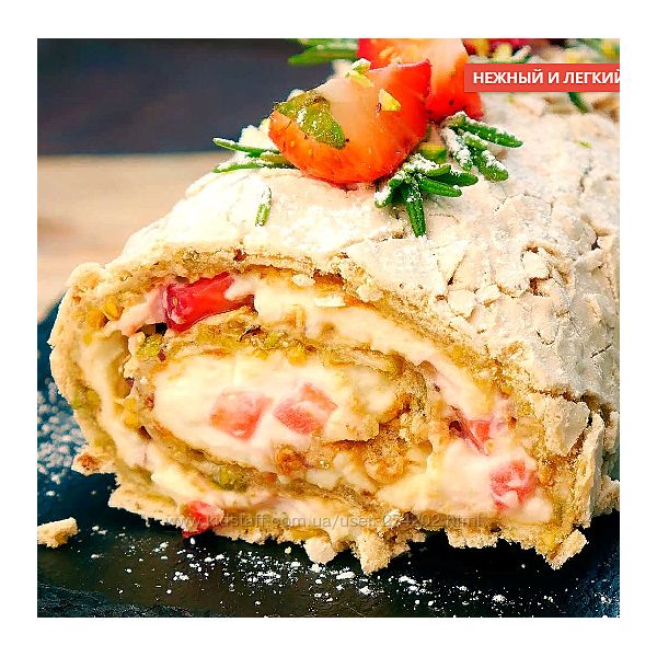 Pastry-school Меренговый рулет с фисташками и ягодами