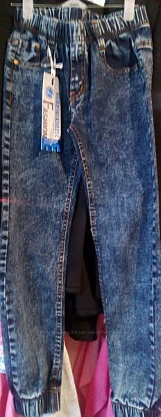 Новые джинсы- джоггеры на мальчика 98-104 см Польша. 