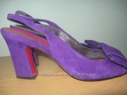 Фиолетовые замшевые босоножки с красной подошвой