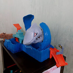 Продам трек Hot wheels акула